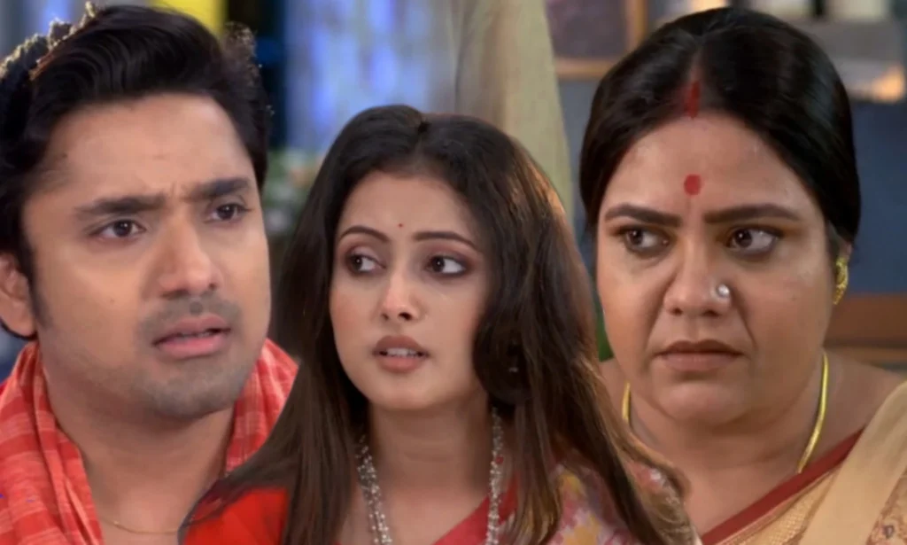 a group of people looParna reached at Mandir with srijonking at something